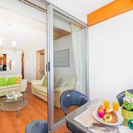Spinola Bay Floor Seafront 3 Bedroom With Panoramic Sea Views - By Getawaysmalta