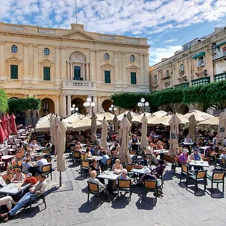 Spinola Bay Floor Seafront 3 Bedroom With Panoramic Sea Views - By Getawaysmalta * St. Julian's