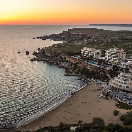 Spinola Bay Floor Seafront 3 Bedroom With Panoramic Sea Views - By Getawaysmalta *