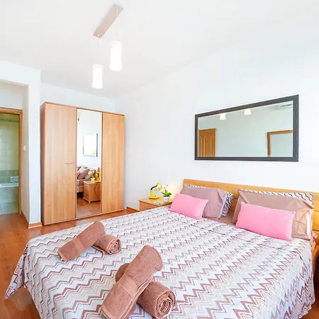 Spinola Bay Floor Seafront 3 Bedroom With Panoramic Sea Views - By Getawaysmalta San Julián