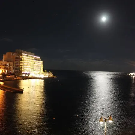 Spinola Bay Floor Seafront 3 Bedroom With Panoramic Sea Views - By Getawaysmalta * San Ġiljan