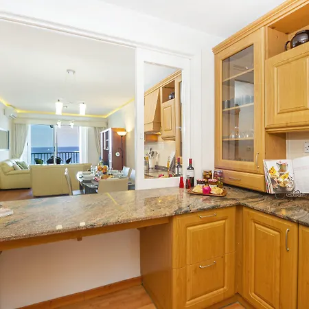 Apartman Spinola Bay Floor Seafront 3 Bedroom With Panoramic Sea Views - By Getawaysmalta