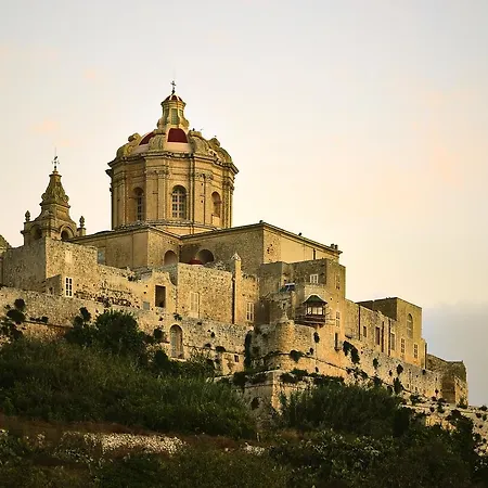 Spinola Bay Floor Seafront 3 Bedroom With Panoramic Sea Views - By Getawaysmalta Apartman San Ġiljan
