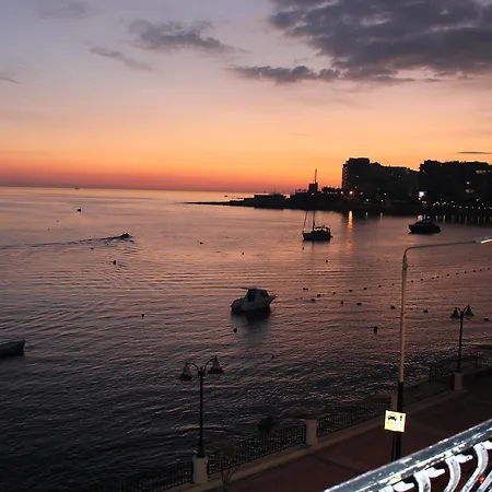 Spinola Bay Floor Seafront 3 Bedroom With Panoramic Sea Views - By Getawaysmalta * San Ġiljan