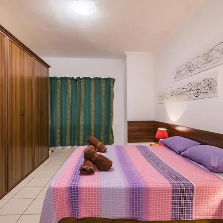 Spinola Bay Floor Seafront 3 Bedroom With Panoramic Sea Views - By Getawaysmalta * San Julián
