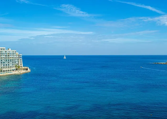 Spinola Bay Floor Seafront 3 Bedroom With Panoramic Sea Views - By Getawaysmalta