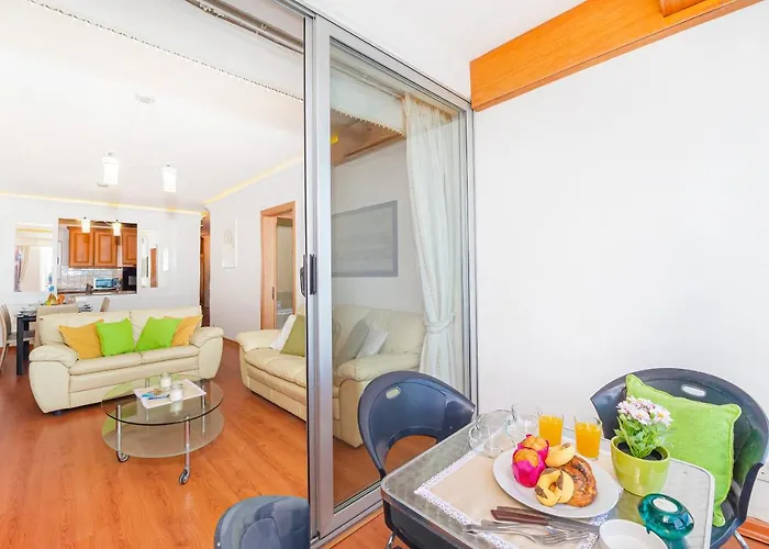 Spinola Bay Floor Seafront 3 Bedroom With Panoramic Sea Views - By Getawaysmalta