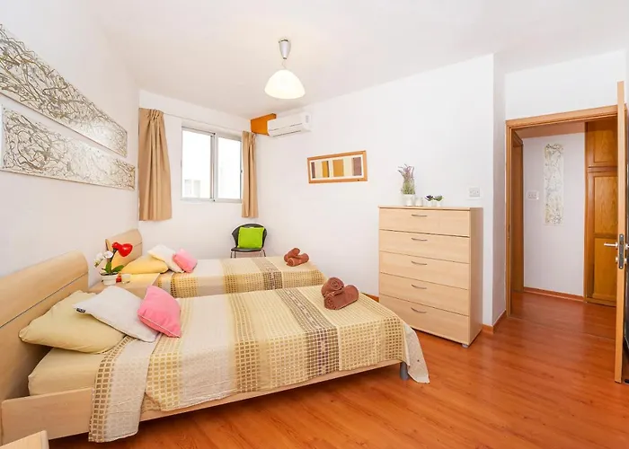 Spinola Bay Floor Seafront 3 Bedroom With Panoramic Sea Views - By Getawaysmalta * St. Julian's