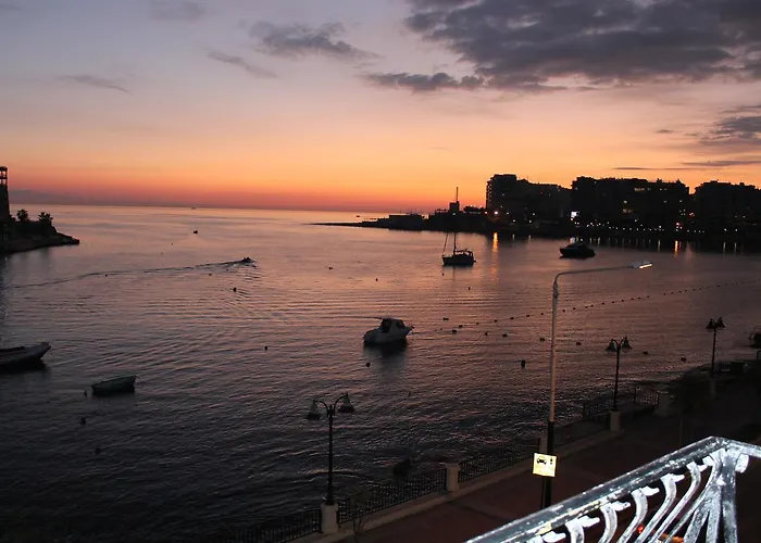 Spinola Bay Floor Seafront 3 Bedroom With Panoramic Sea Views - By Getawaysmalta * St. Julian's