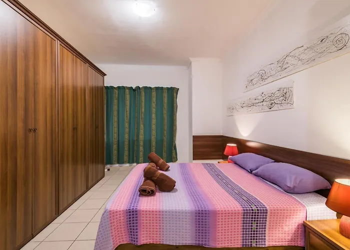 Spinola Bay Floor Seafront 3 Bedroom With Panoramic Sea Views - By Getawaysmalta * St. Julian's